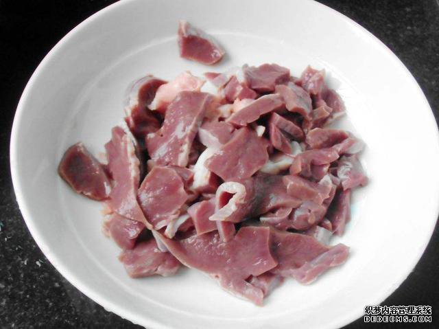 猪身上“最昂贵”的一块肉,肉贩子不卖自己留着吃,一只猪就一个