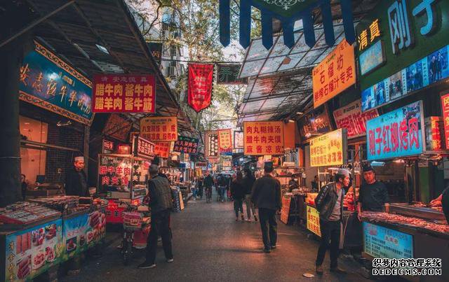 我国“坑人”的三条美食街,又贵又难吃,本地人:我们可不去
