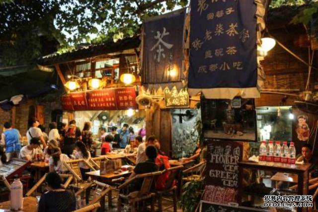 我国“坑人”的三条美食街,又贵又难吃,本地人:我们可不去