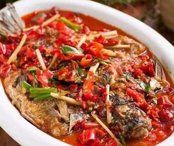 美食推荐：泡椒鱼，红烧猪头肉，韭菜煎豆腐，家常烧黄鱼