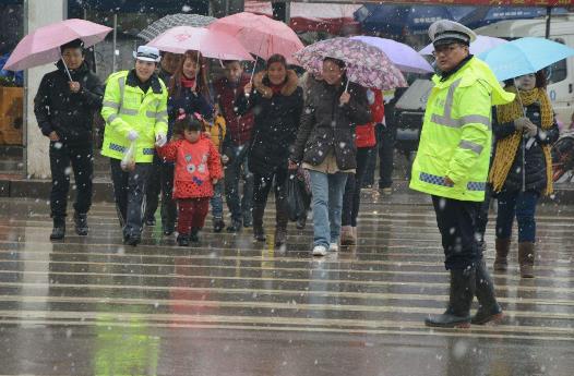 雨雪天出行需要注意什么 小学生雨雪天出行6大注意事项