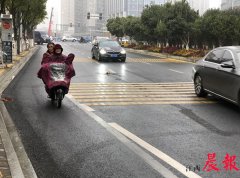 市民出行注意携带雨具，