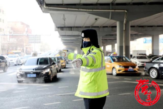 冰城交警教你:雾霾天如何安全驾车!