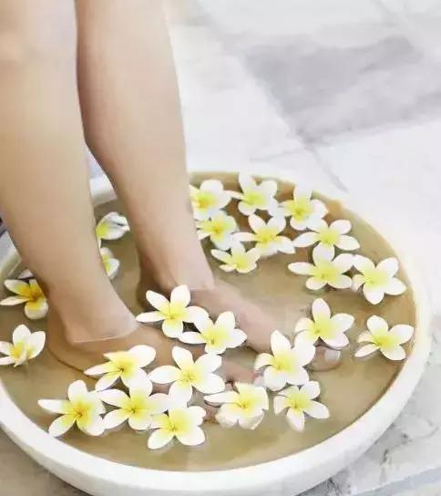 泡脚最补肾,时间有讲究。手脚凉的人必看