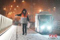 起飞前需要除冰。部分航