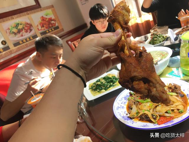 自驾去新疆:敦煌美食找对地方了!一口气点了4大盆羊肉,吃爽了