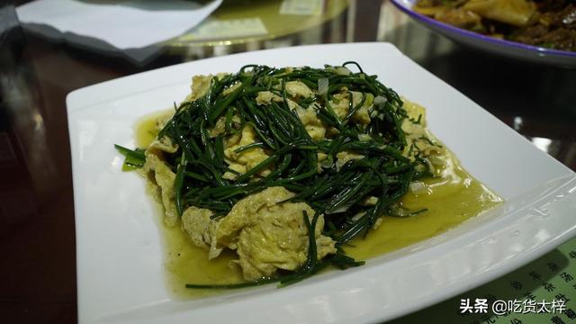 自驾去新疆:敦煌美食找对地方了!一口气点了4大盆羊肉,吃爽了