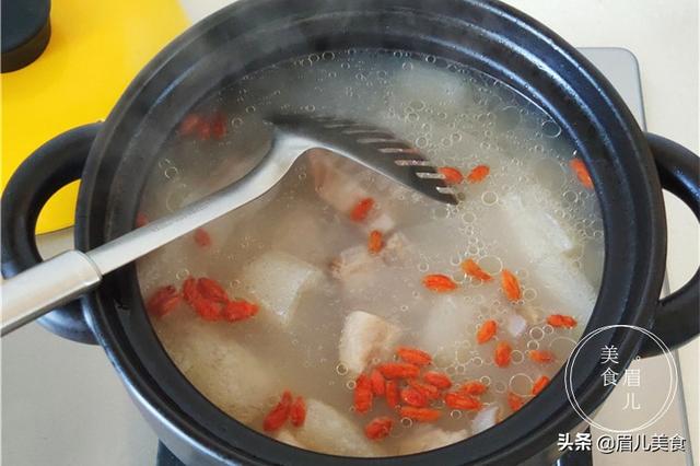 小寒至天气寒,多给家人煲这汤喝,滋补润肺不咳嗽,好喝不上火