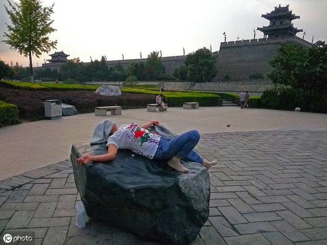 夏天湿气重的原因是什么？黄帝内经说夏天养生，这7个问题很简单