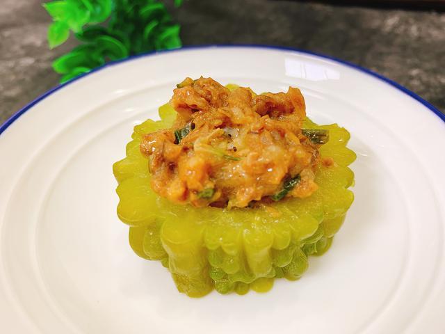 夏季养生多吃点“苦”,常吃这道菜,清心明目,肌肤光滑细腻