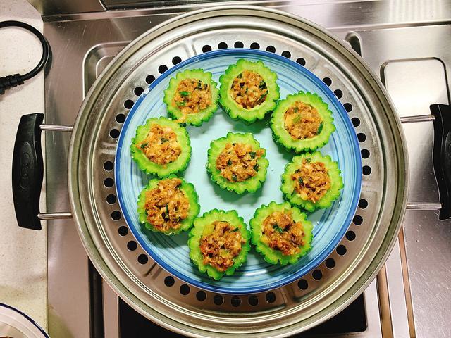 夏季养生多吃点“苦”,常吃这道菜,清心明目,肌肤光滑细腻