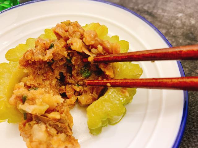 夏季养生多吃点“苦”,常吃这道菜,清心明目,肌肤光滑细腻