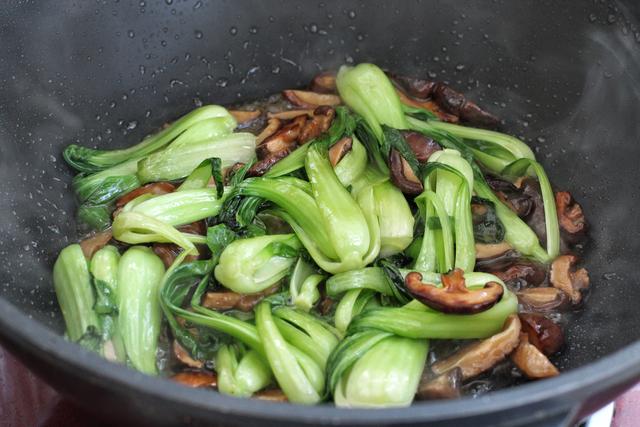 春季养生必吃的一道素菜,调理脾胃增强免疫力,几分钟就能上桌!