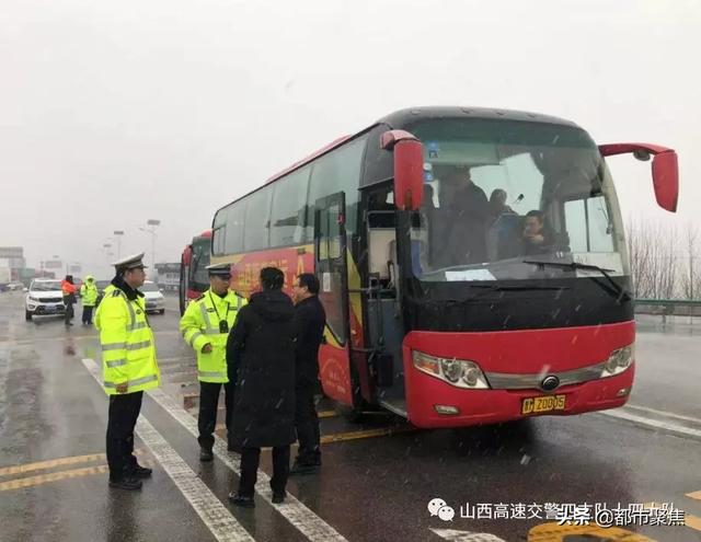 高速交警四支队支队长陈博厚督导检查十四大队恶劣天气下道路交通管理工作