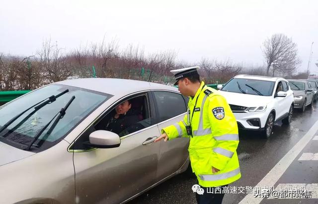 高速交警四支队支队长陈博厚督导检查十四大队恶劣天气下道路交通管理工作