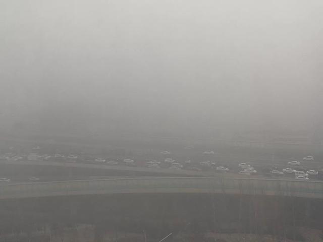 「预 警」遇雾灯光很关键!大雾天气或将持续,外出请注意安全!