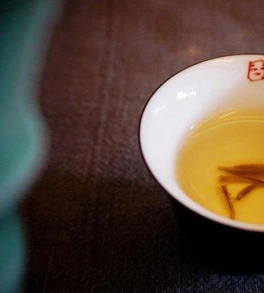 痛风者,睡前四种异样,十有八九血糖飙升,做好5件事,“双”降
