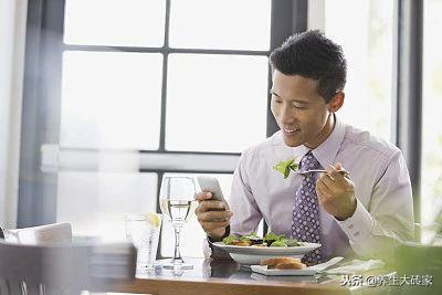 胃不好,少碰三物,多饮四水,坚持五件事,胃会一点点慢慢变好!