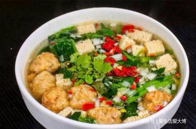人参炖鸡和菊花猪肉，养生的美味菜，就是这个味道！