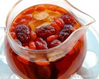 胃癌多半是“吃”出来的?医生说:胃不好的人,少碰这5种食物!