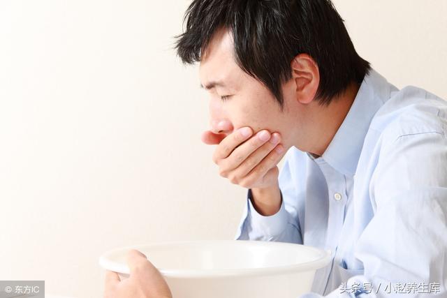 胃癌多半是“吃”出来的?医生说:胃不好的人,少碰这5种食物!