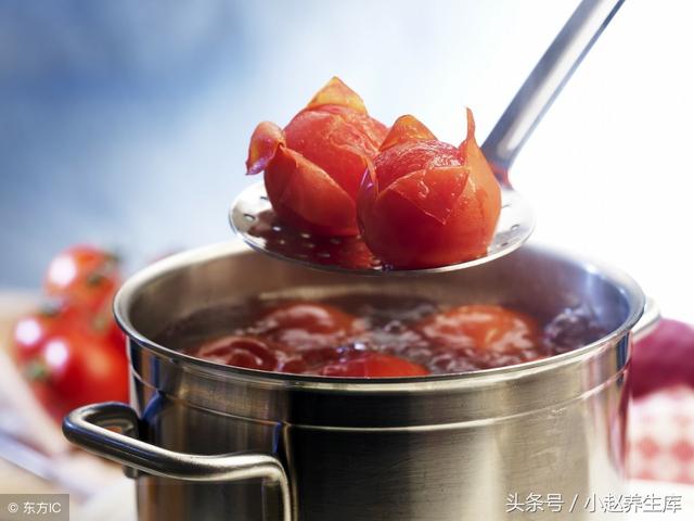 胃癌多半是“吃”出来的?医生说:胃不好的人,少碰这5种食物!