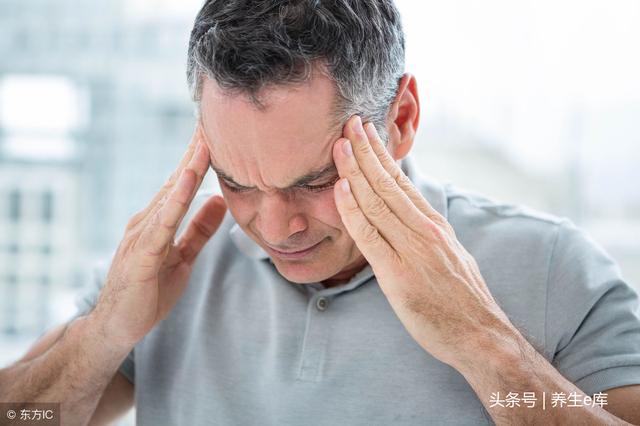 肝不好，身体1处变白、2处变黄、3处变黑，提醒你该去检查一下