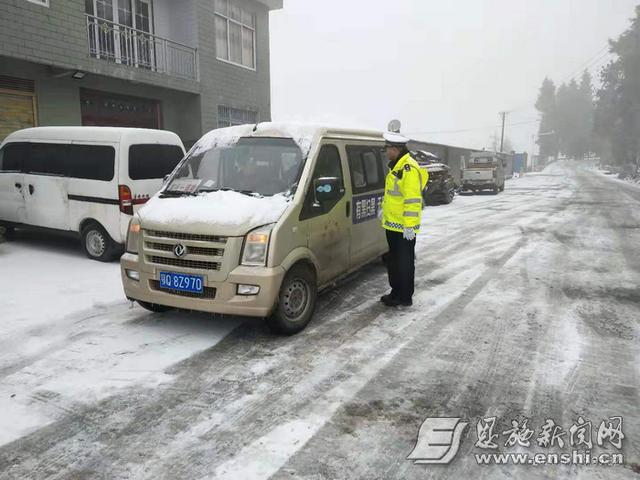 恩施州：迎战冰雪天气 确保路畅人安