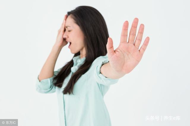 肝不好,身体1处变白、2处变黄、3处变黑,提醒你该去检查一下