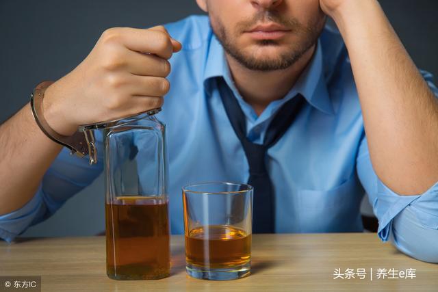 肝不好,身体1处变白、2处变黄、3处变黑,提醒你该去检查一下