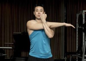 肩膀酸痛、肌肉僵硬,教你几个小动作,缓解酸痛,在家就能做