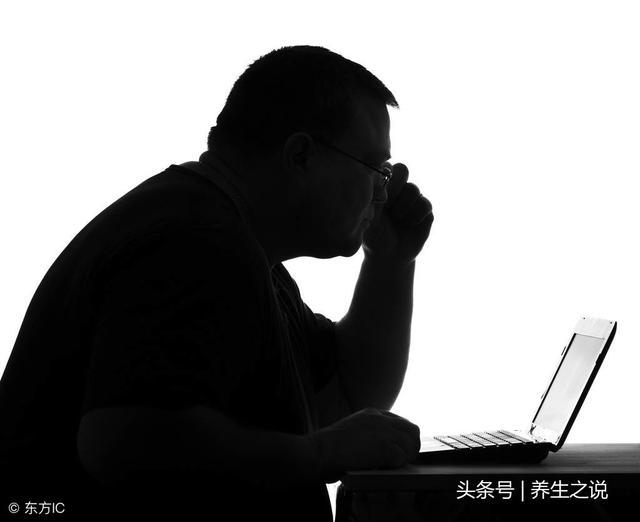 一旦腿部出现4种表现,可能是血管“堵”了,这3类人最好去查一下