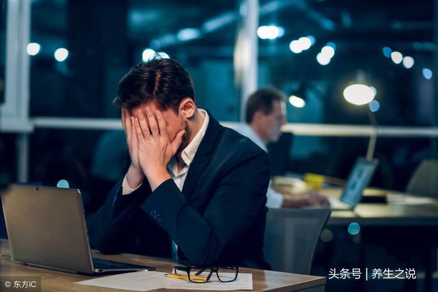 一旦腿部出现4种表现,可能是血管“堵”了,这3类人最好去查一下