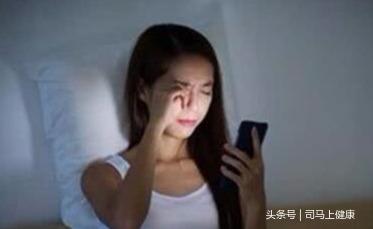 体内毒素多的人,身体一般会有5个表现,秋季想排毒,请谨记3个字