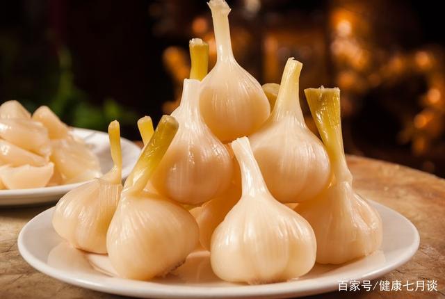 大蒜保健养生人人知,多花15分钟,保留最多大蒜素,有利健康!