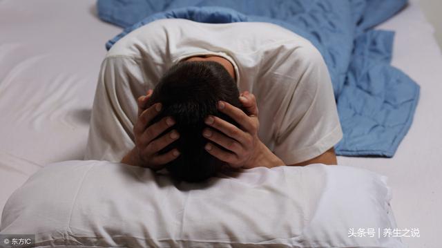睡觉时,有这4种异常,警惕肝出了毛病,3件事再想做也要忍忍!