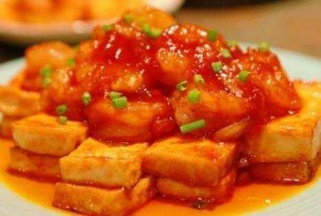 年夜饭推荐：泰式酸辣虾，番茄虾仁豆腐，辣椒腐竹炒肉片的做法