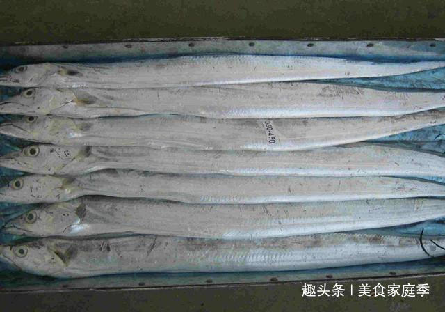临近春节，农贸市场带鱼非常畅销，遇见这几种带鱼，白给都不能要