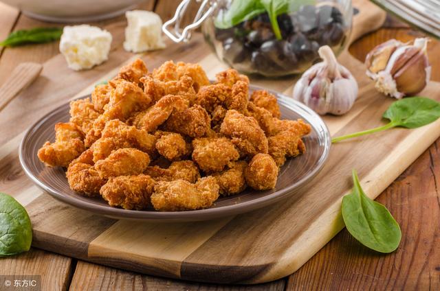医生支招:不想胃病癌变,少吃3种食物,多吃1食疗方,胃会更好