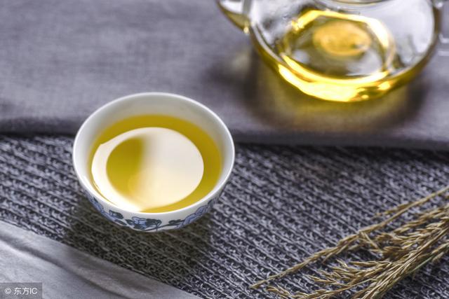 医生支招:不想胃病癌变,少吃3种食物,多吃1食疗方,胃会更好