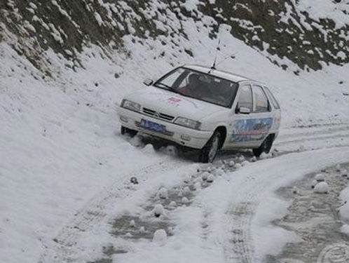 冰雪天气驾车出行需要注意什么？