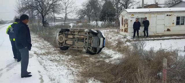 【冰雪天气交通提示】冰雪天气 西峰交警提醒注意交通安全!