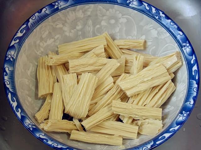 为什么饭店的烧腐竹好吃，这样做入味又筋道，吃一次就念念不忘