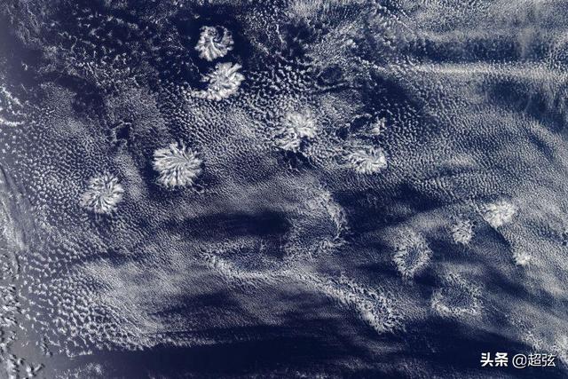 奇怪天气？卫星监视巨大的“绒毛球”云在澳大利亚海岸附近
