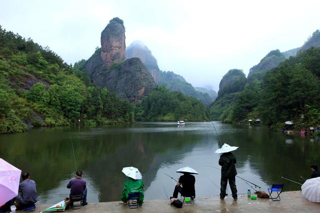 吴说钓鱼：不同环境如何钓鱼（上）——晴天、阴天和雨天钓鱼技巧