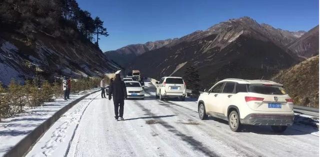 又要下雪啦!迪庆交警提醒您,出行注意交通安全