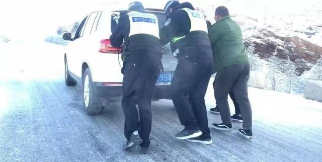 又要下雪啦!迪庆交警提醒您,出行注意交通安全