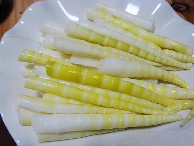 遇雷雨天气就疯长,茎是极品野菜,泡成酸菜20元一斤,见到别错过