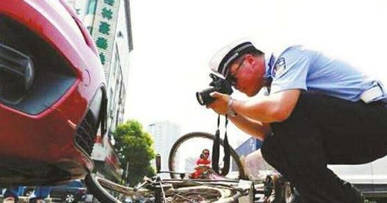 发生车祸报保险,这句话一定要“咽回去”,否则赔偿“打水漂”