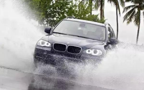 【温馨提示】雨水天气道路湿滑，请注意行车安全！